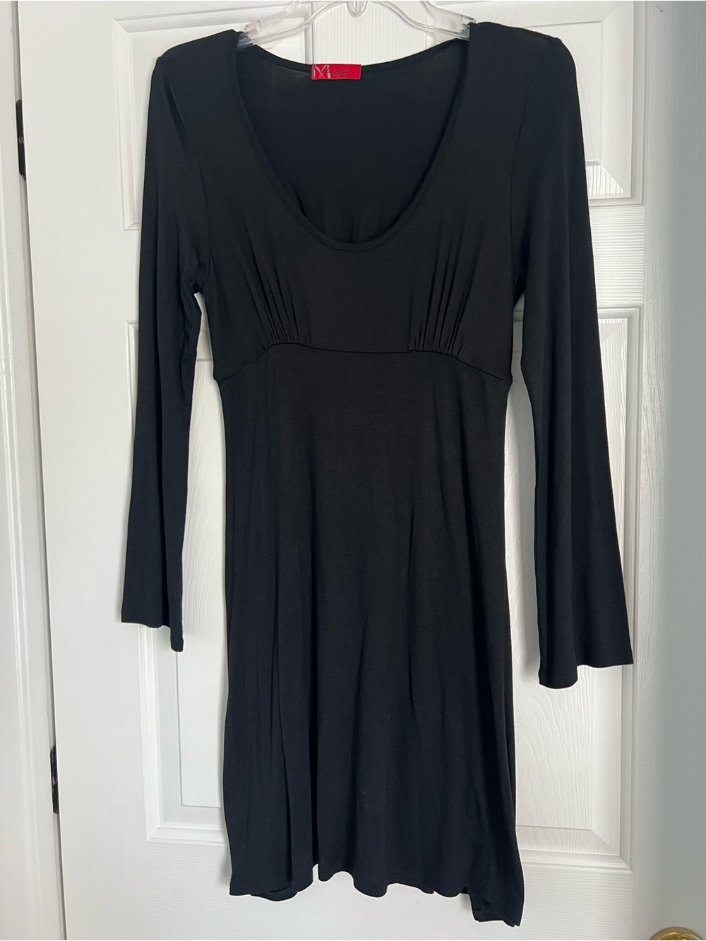 Women’s Black Scoop Neck Long Sleeve Dress